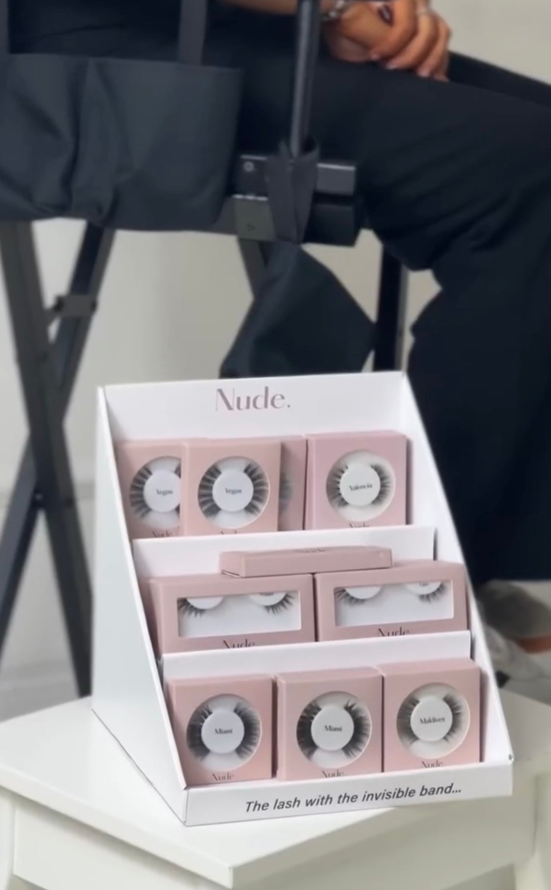 Lash stand